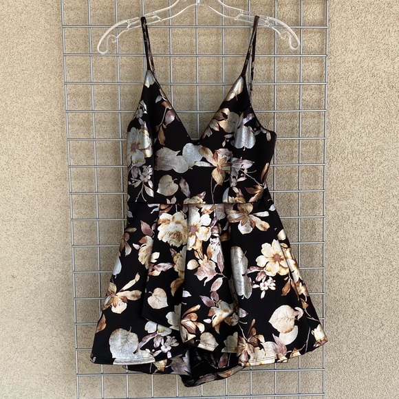 V Cut Neck Spaghetti Straps Floral Romper Dress - Picture 2 of 4